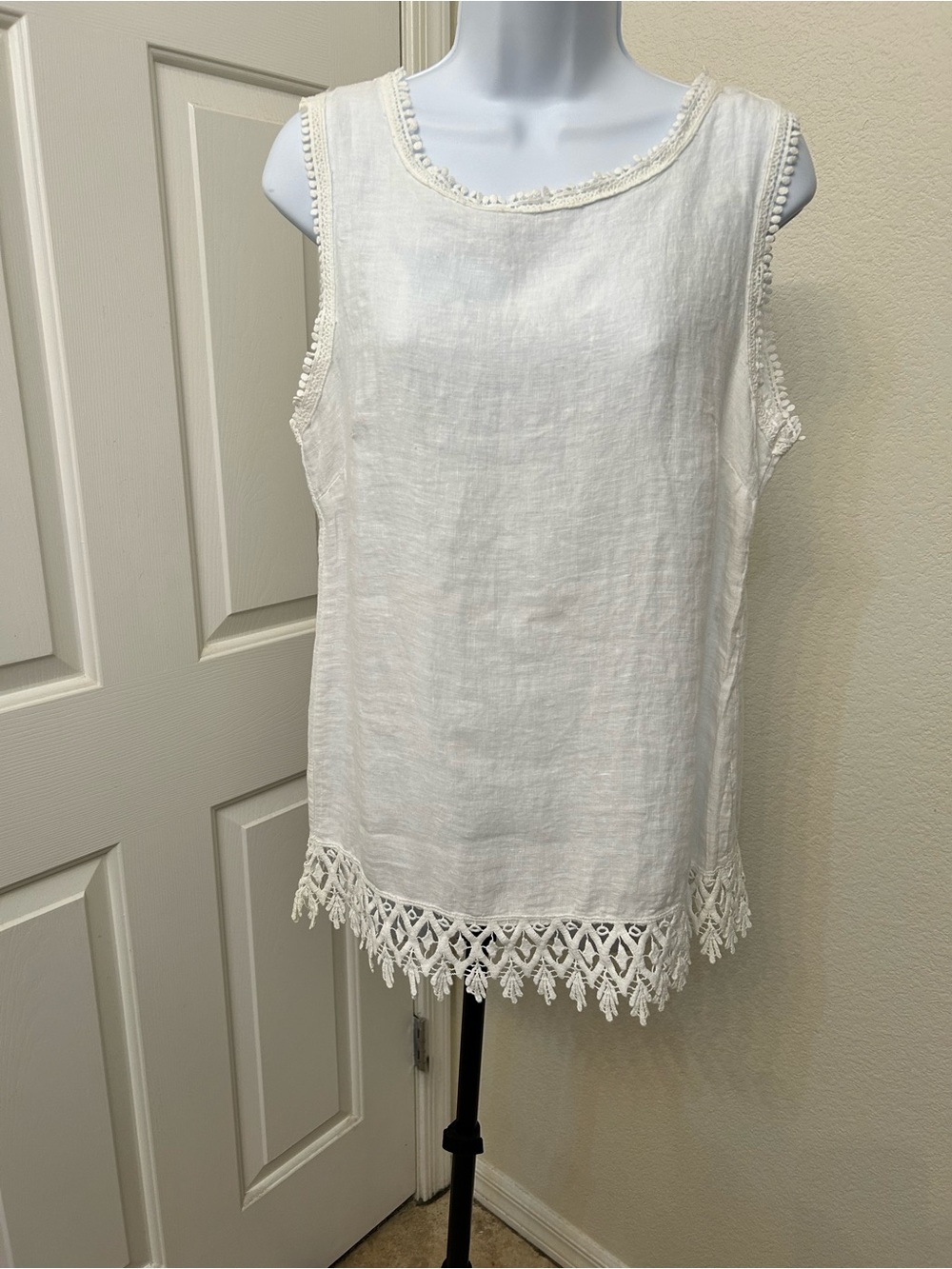 Valentina Naldi Sleeveless White 100% Linen Tank with Crochet Hem